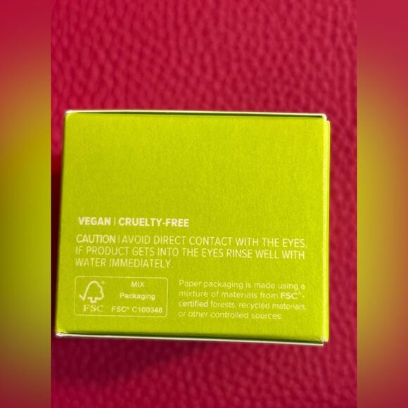 Glow-Key Brightening Vitamin C Eye Cream - Green - Picture 4 of 7
